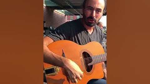 Gypsy jazz right hand technique. how the rest stroke works!
