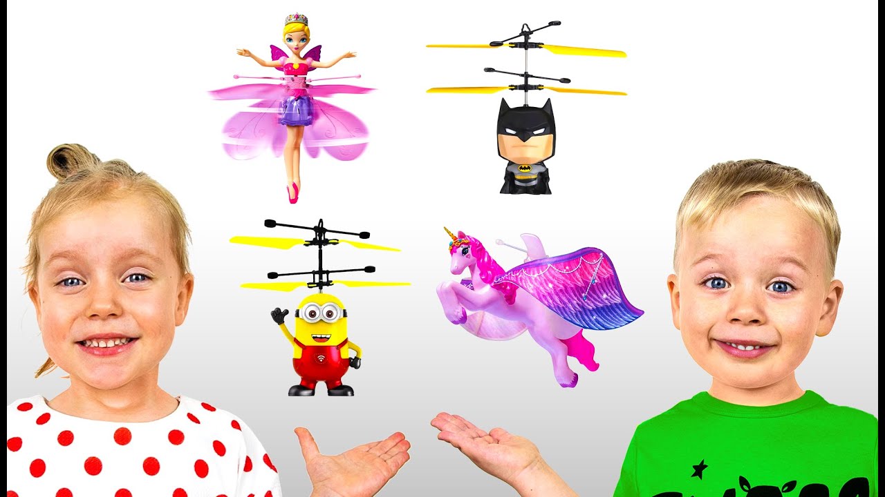 CRIANÇAS Brincando com BRINQUEDOS infantis VOADORES |Alex e Gaby fingem jogar Espetáculo de Talentos