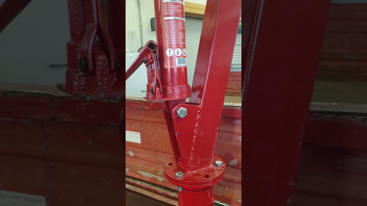 intallazione di gru manuale sul trattore con pianale