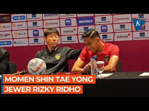 Momen Shin Tae-yong Jewer Rizky Ridho Saat Konferensi Pers Kualifikasi Piala Asia U23 2023