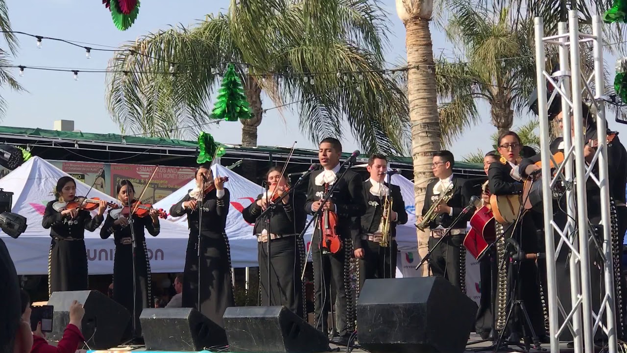 Mariachi en el mercado latino bakersfield ca YouTube