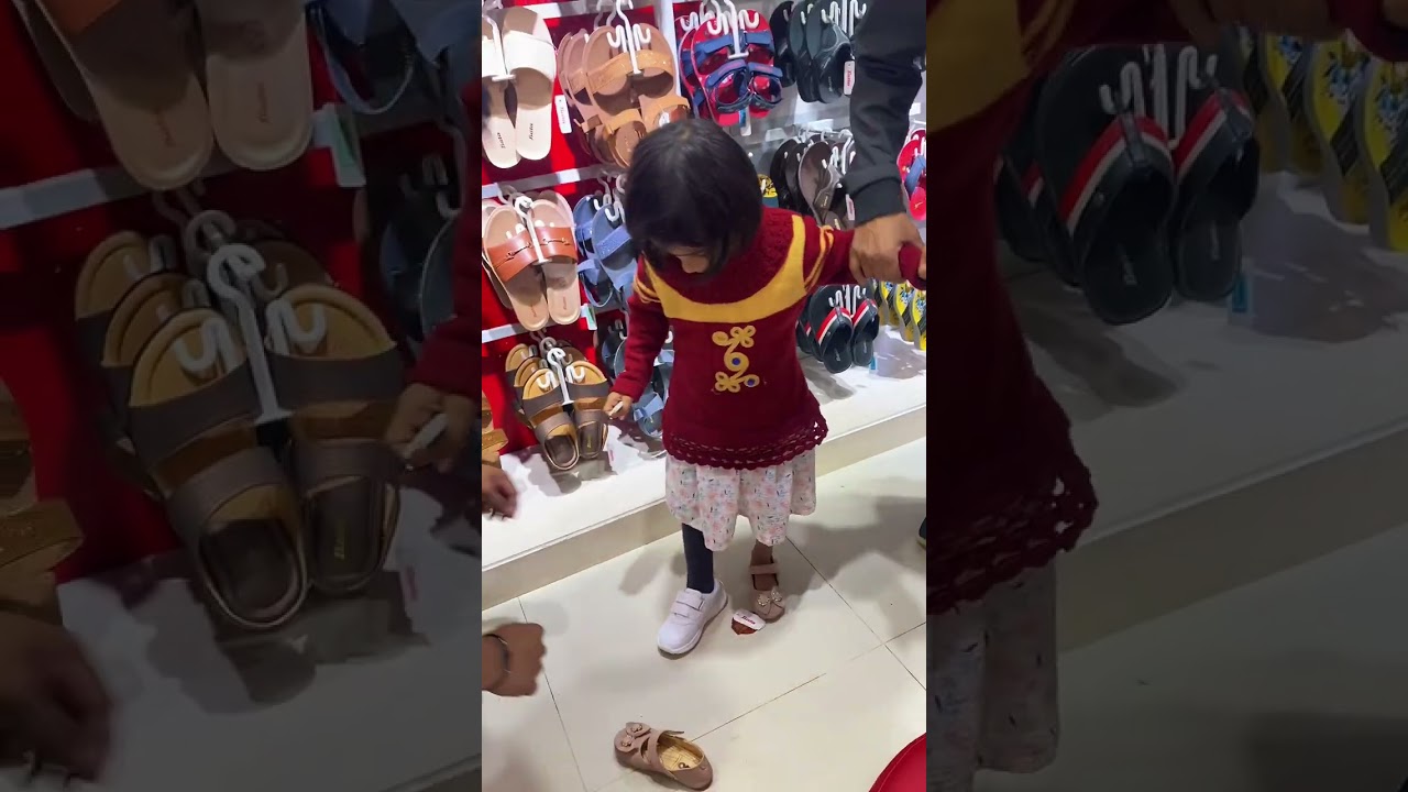 ঢাকা নিউমার্কেট কি কি কেনাকাটা করলাম আর কি কি খেলাম সেটা নিয়ে আজকের ব্লক। 🥰