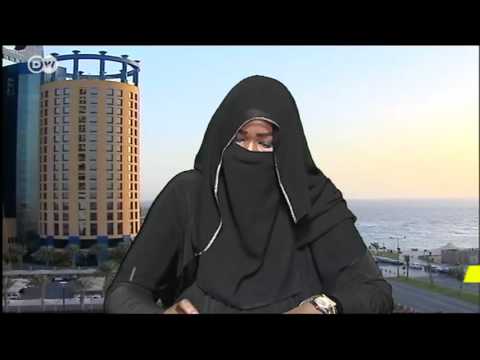 الصحفية السعودية عائشة فلاتة أتمتع بكامل حقوقي بالسعودية وليس لدي اي مشاكل شباب توك 