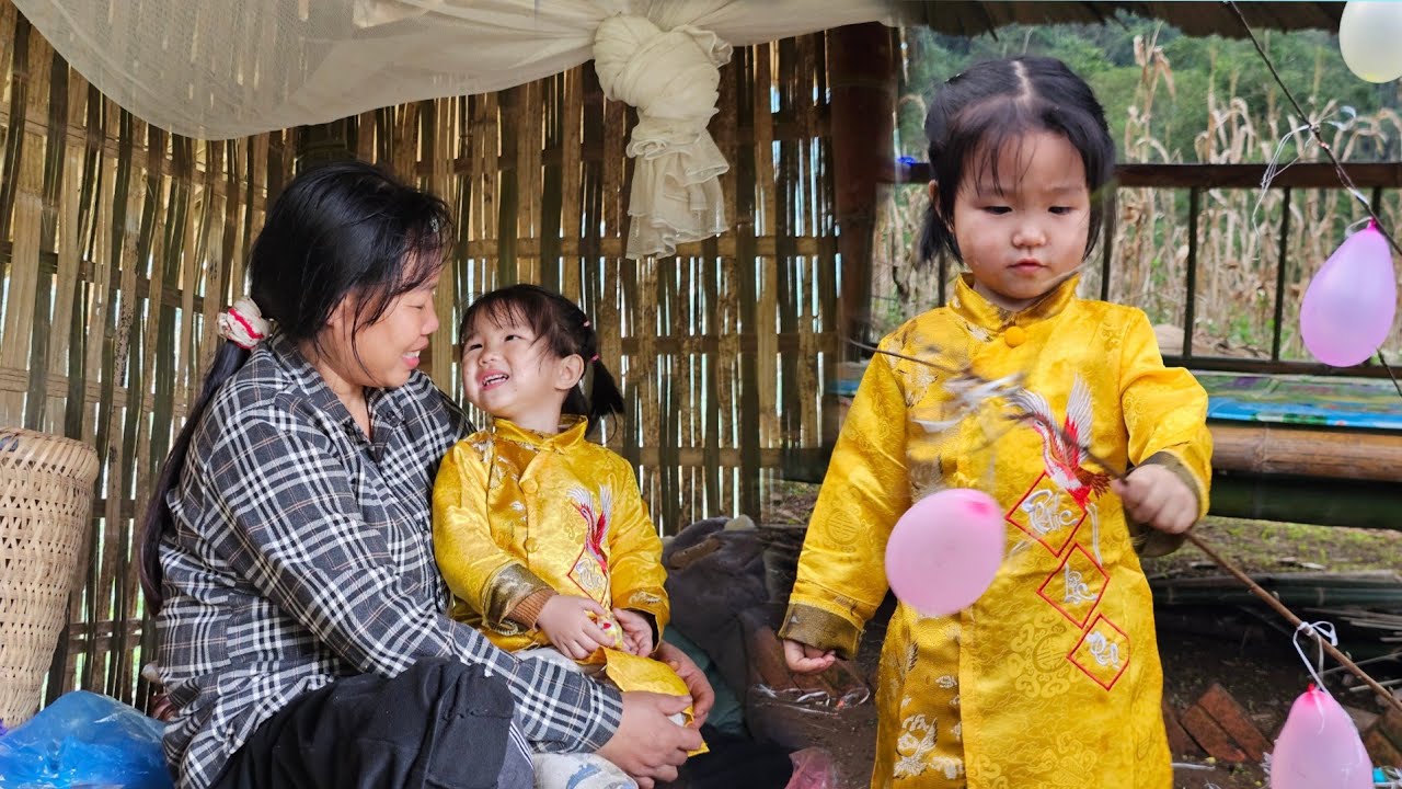 Phuong Anh is delighted to receive a loving gift from her adoptive mother -@PhuongAnhTV-l3m