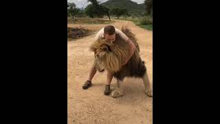 Melhor amigo @CrisSunLife #lion #man #animals #nature