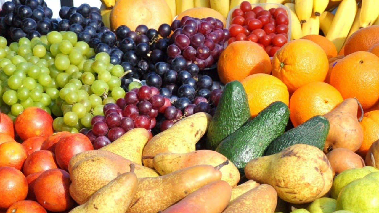 Fresh & Healthy Fruits Tour | Vibrant Market Display