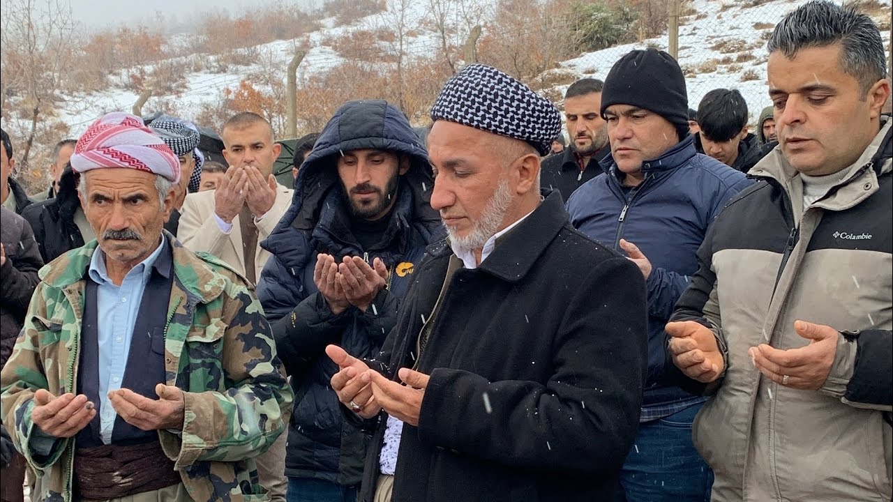 ملاغازى زيبارى لسەر گوری (حجى فريق عمر)شيلازى يارب تو عفو ئازابكەی🤲