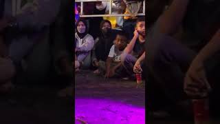 Mencoba Kuat Didepan Teman .