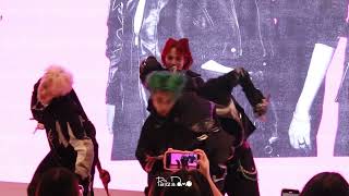 220667  Walk Walk  4mix   Apple Iconsiam