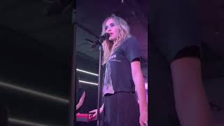 Good Looking  Suki Waterhouse (Live @ Elsewhere Brooklyn 5/12)