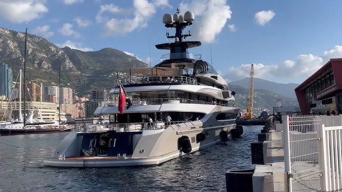 Superyacht Symphony owned by LVMH CEO Bernard Arnault Video: @mrsupery