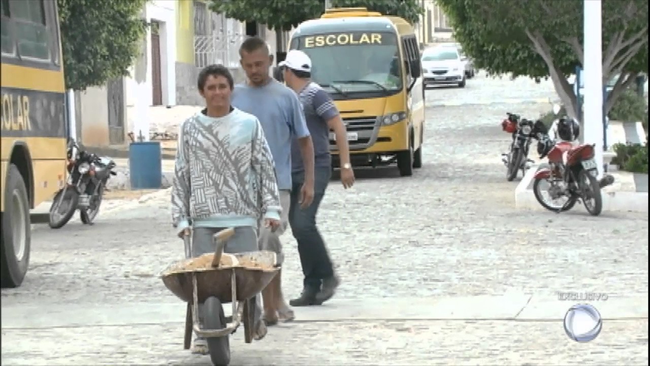 Sertão da Paraíba abriga garimpo de turmalina, uma das joias mais caras do mundo - YouTube
