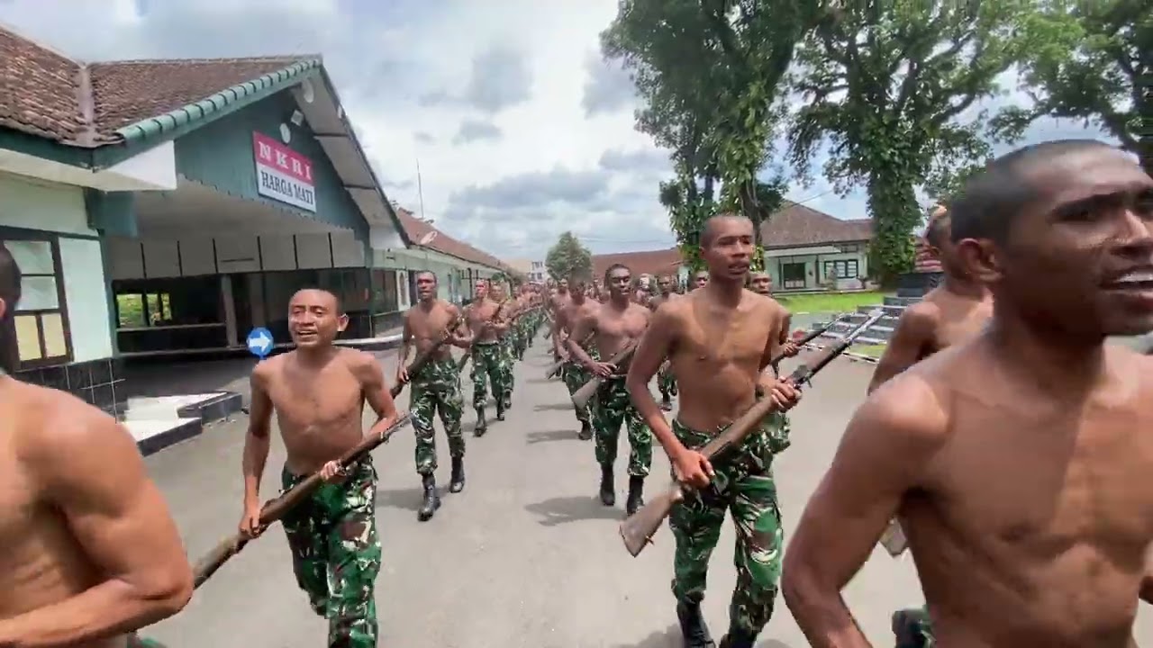 Lari siang siswa Dikmata Dodikjur Rindam V/ Brawijaya