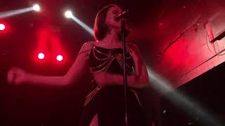 Confidence Man - Don't You Know I'm In A Band (live)
