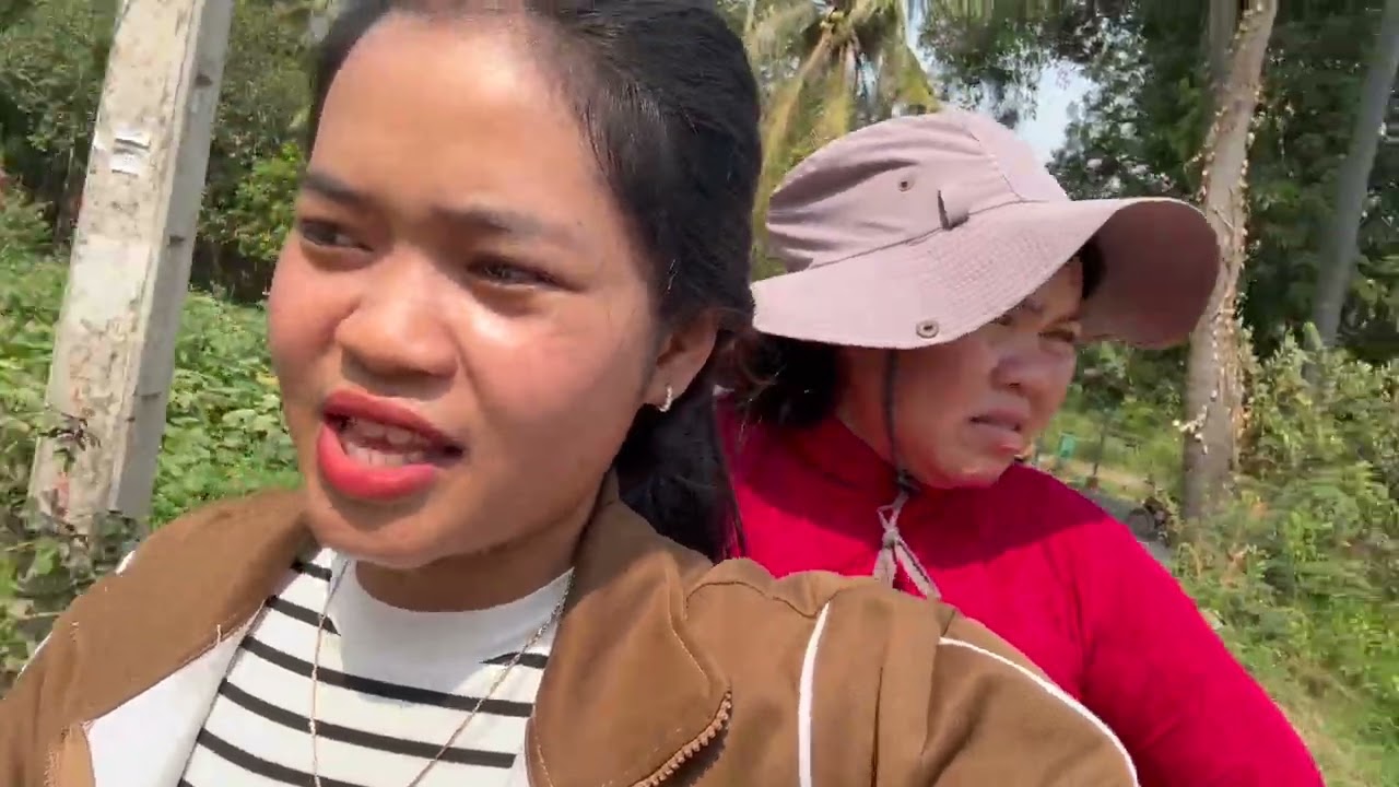 We’re having Num Banh Chok with a side of spicy papaya salad