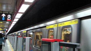 台北捷運淡水線C301型進站(中正紀念堂)