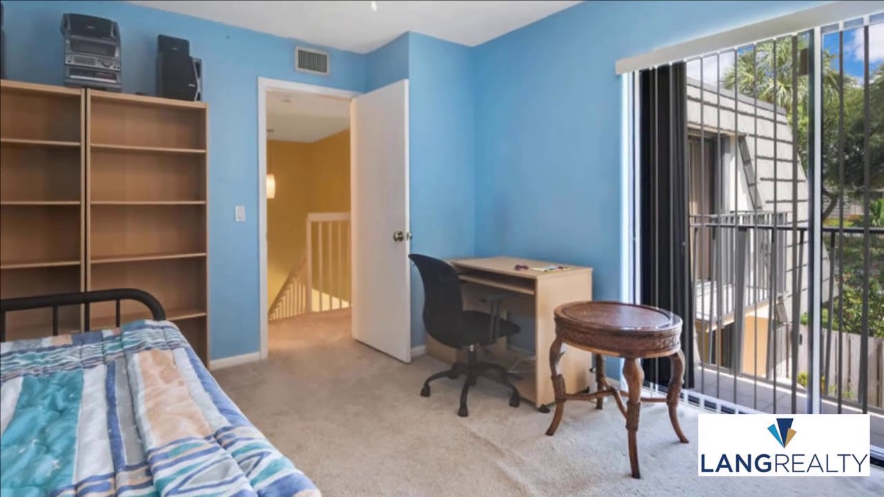 2 Bedroom Townhouse For Sale in West Palm Beach, Palm Beach County