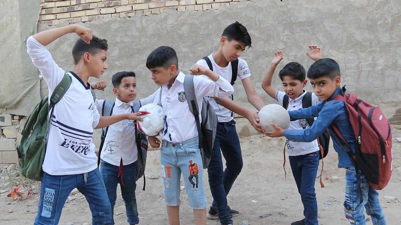 #فلم قصير(جهال يشردون من المدرسه) ويلعبون طوبه بشارع😥💔