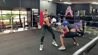 Female amateur boxing -sparring pt 1 Resimi