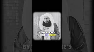 Download Lagu Man Making Dua in Front of Kaaba 🕋 Asking for Money First! 💰 #shorts #muftimenk MP3
