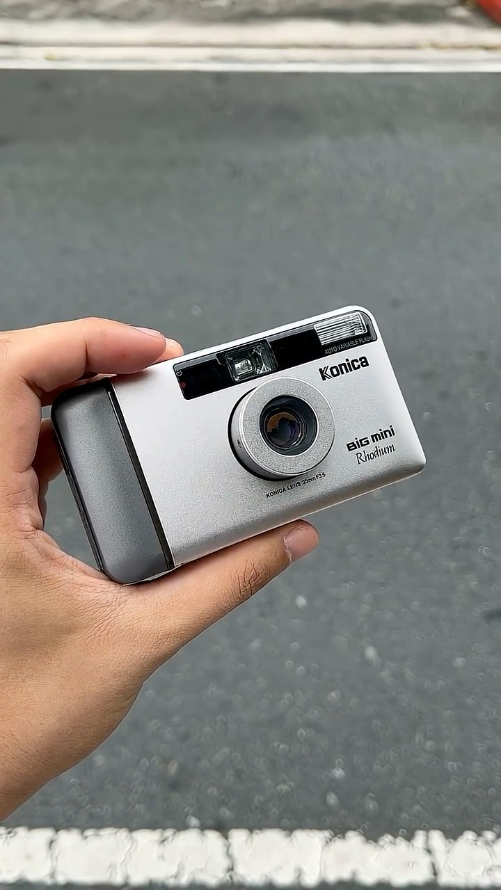 Loading a Roll in the Konica Big Mini BM-301 #konica #bigmini