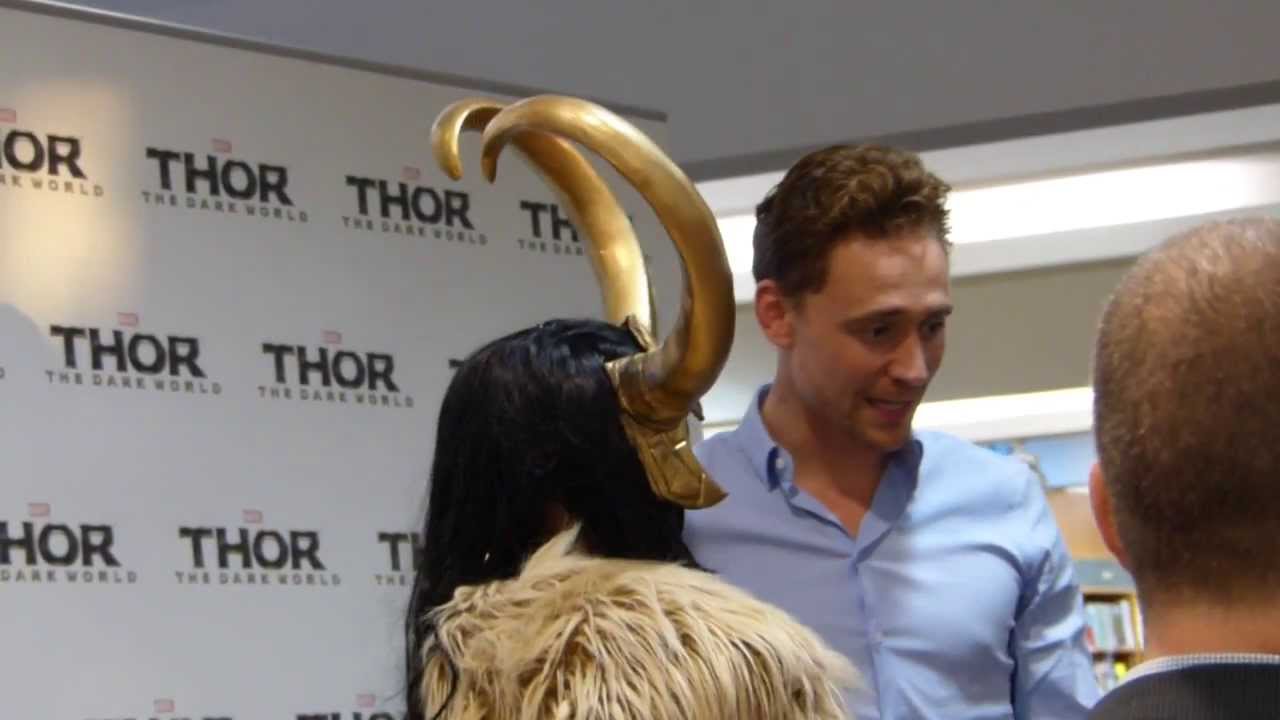Tom Hiddleston with Cosplayers! @ Kinokuniya Sydney 2013