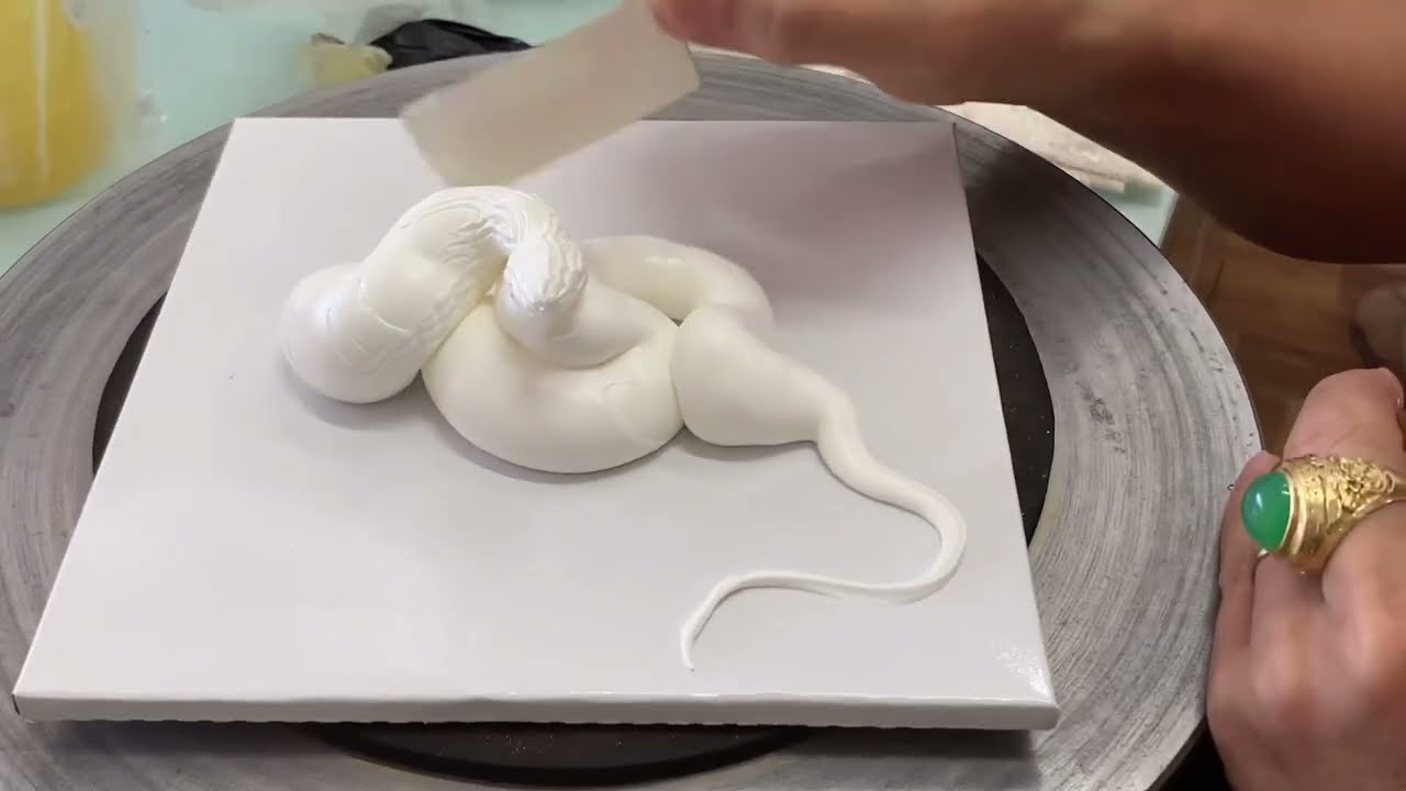 Tạo hình CON RẮN bằng kem topping | Thầy Hiếu Nam hướng dẫn