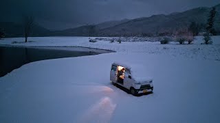 [Snow Car Camping]Camping alone in a micro camper. The quiet, peaceful sound of snow falling.