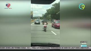 VIRAL | Polis Buru Lelaki Tunggang Motosikal Secara Berbahaya