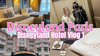 DLP FEBRUARY 2024  DISNEYLAND HOTEL CHECK IN & ROOM TOUR  FIRST LOOK AROUND  ELLIE AND MITCHELL