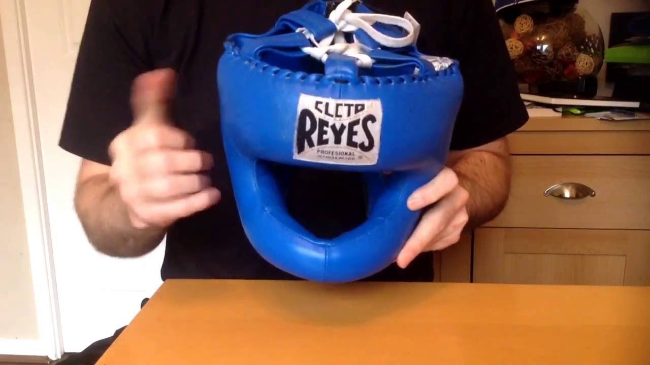 Boxing head guard review CLETO Reyes nose bar head guard - YouTube