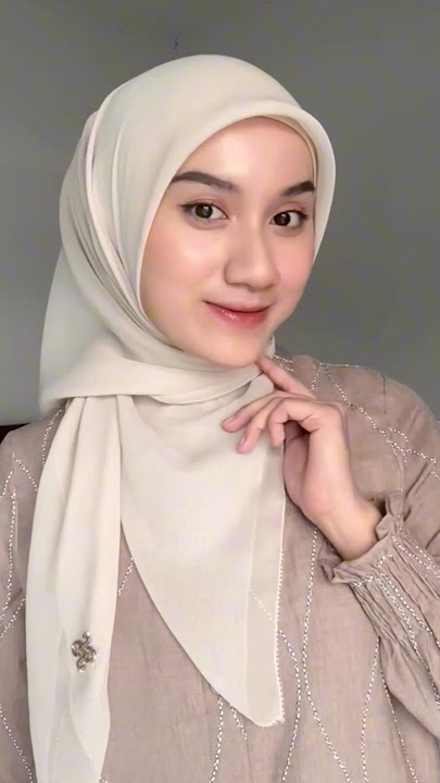 Style 76 Tutorial hijab segi empat cantik buat harian 😍 #shorts #hijabstyle #hijabfashion