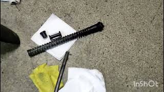 Maintenance and installation of corrugations on the Rst Capa bicycle fork.