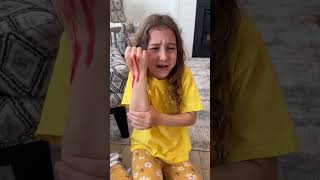 Sierra Protected Rhia! 💛 Sharing and Helping Sister Story 😮