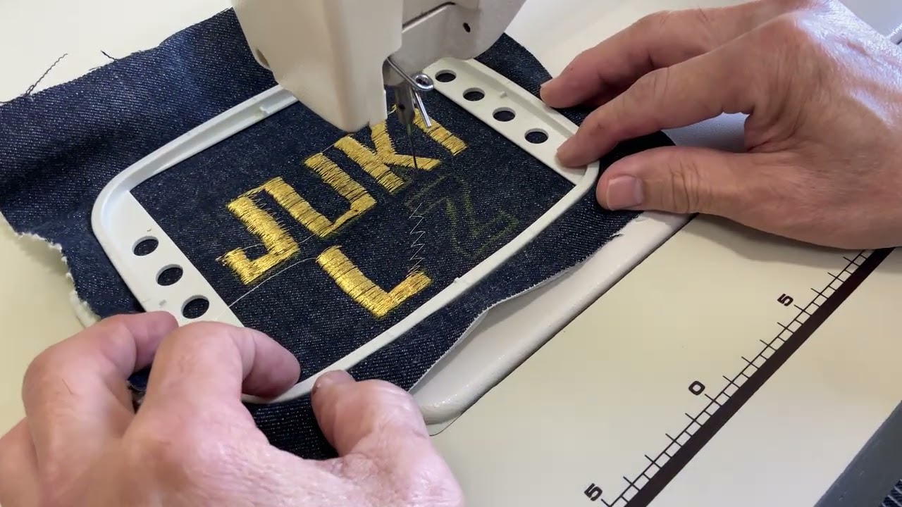 JUKI LZ-271 - YouTube