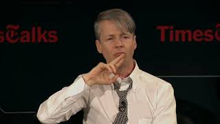Homophobia in Hollywood and Fake Girlfriends for Leonardo DiCaprio (at '5:00 min.)