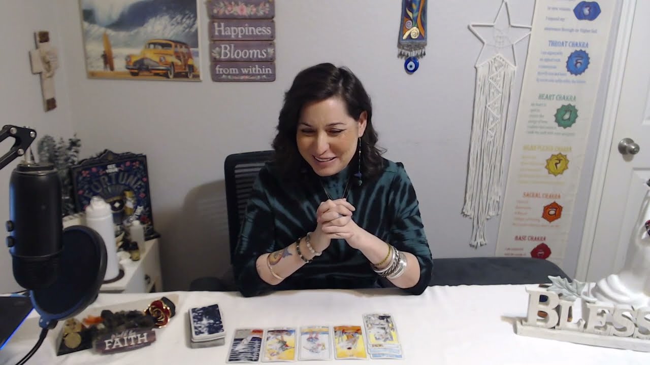 333 SOMEONE POWERFUL IS COMING TOWARDS YOU 🌟 THE PAST STILL WATCHES 👀YOU ARE UNFORGETTABLE