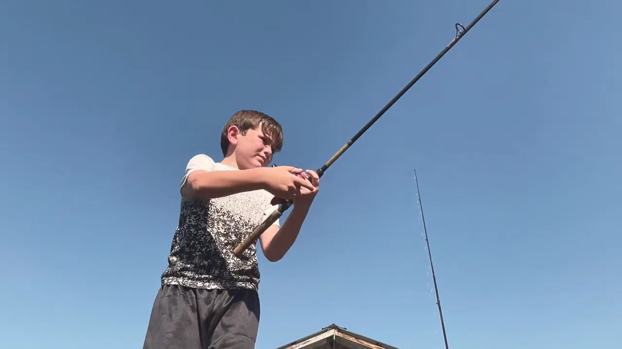 Fishing with small lure for big bass.In huge pond!!