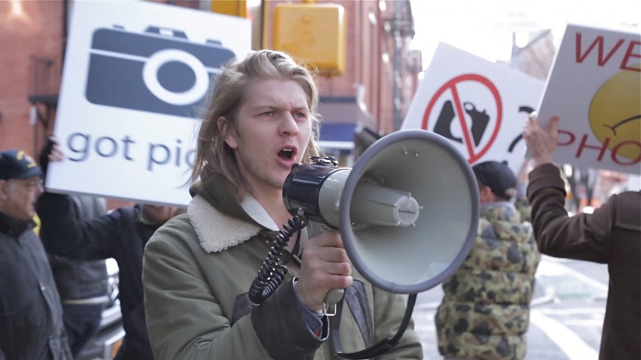 Occupy Bleecker Street: Public Demands Holiday Photos