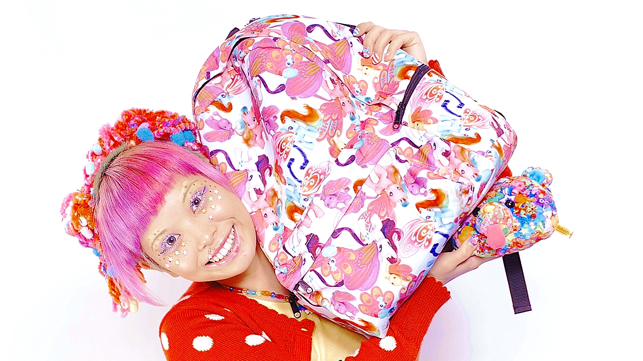 What's in my bag? with Japanese decora model Haruka Kurebayashi｜カバンの中身紹介 by モデル,デザイナー,アーティスト紅林大空