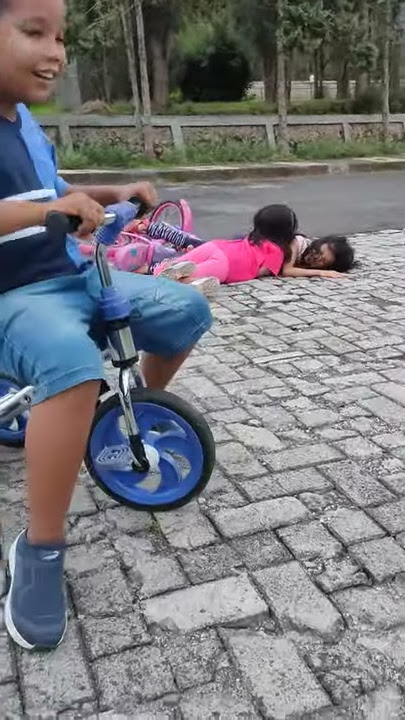 kocak jatuh naik sepeda
