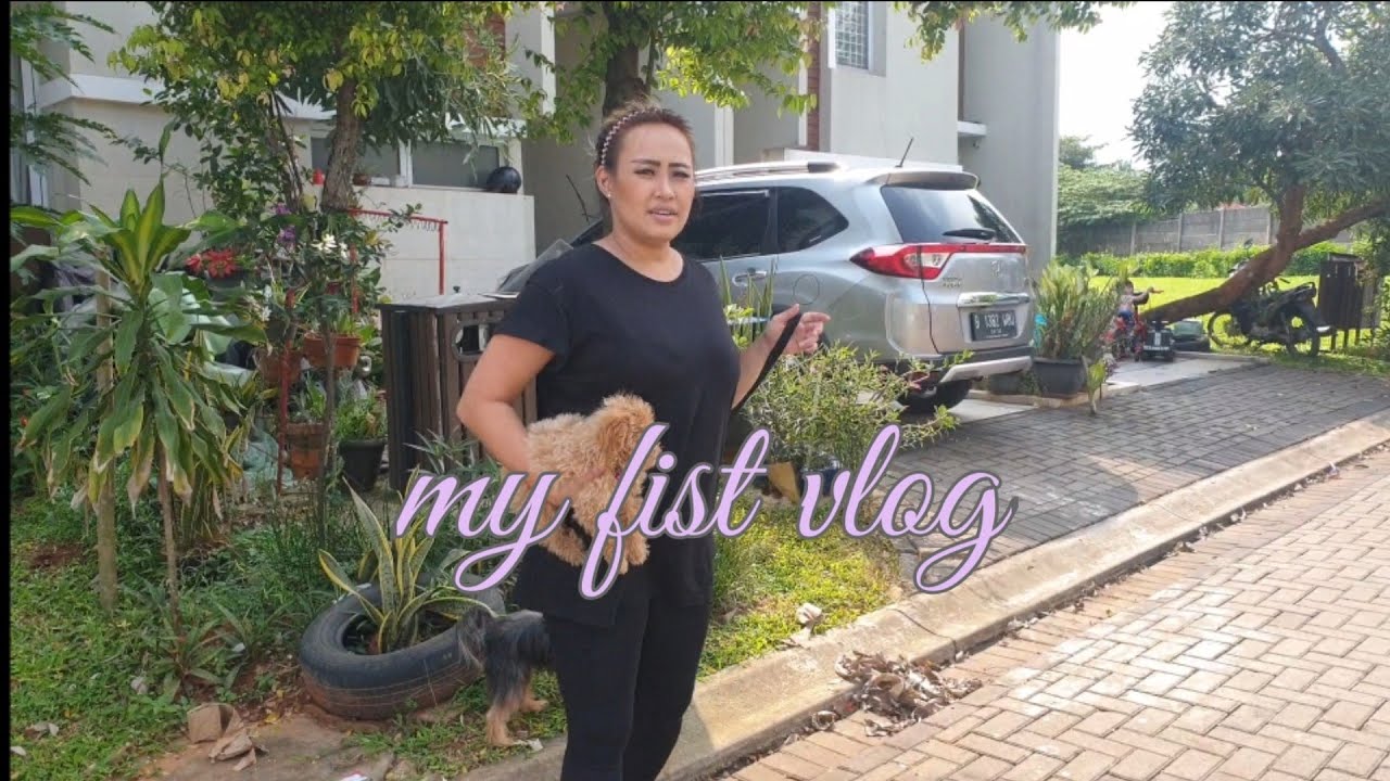 MY FIRST VLOG!!