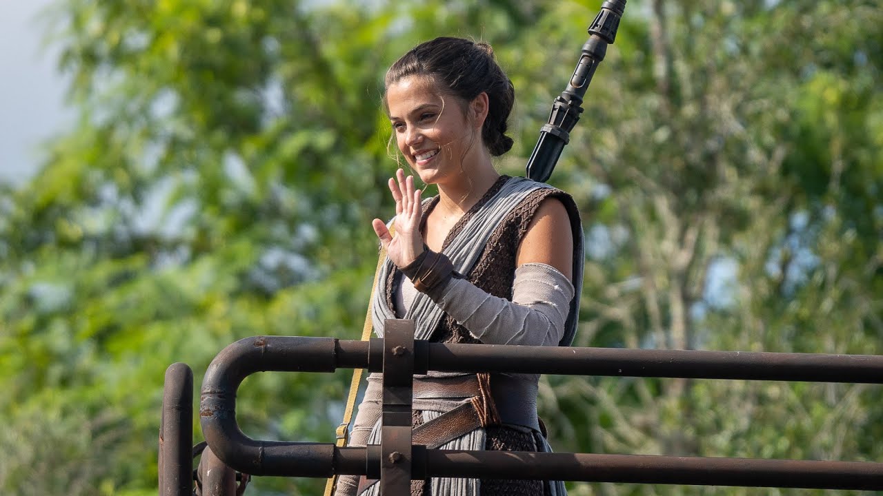 Trying to Impress Rey with my Lightsaber in Galaxy's Edge 