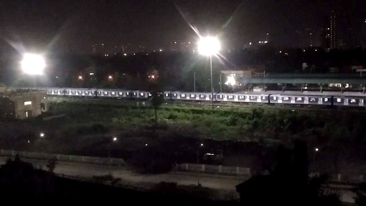 Kolkata metro Medha rake trails at night - YouTube