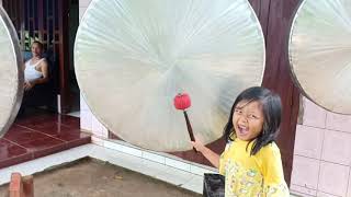 Gong Cina Monel