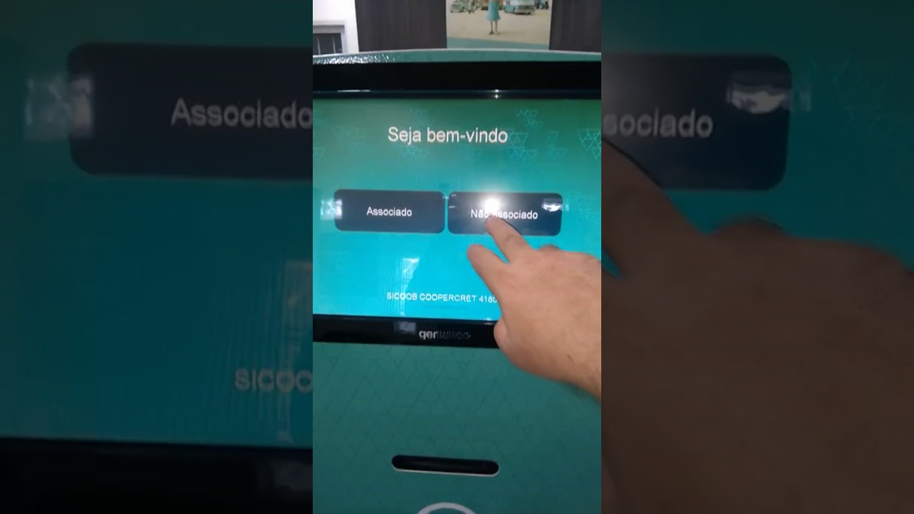 e-Painel menu touchscreen em totem