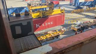 this is how Cargo loading and discharging in container ship...🚢🚢🚢