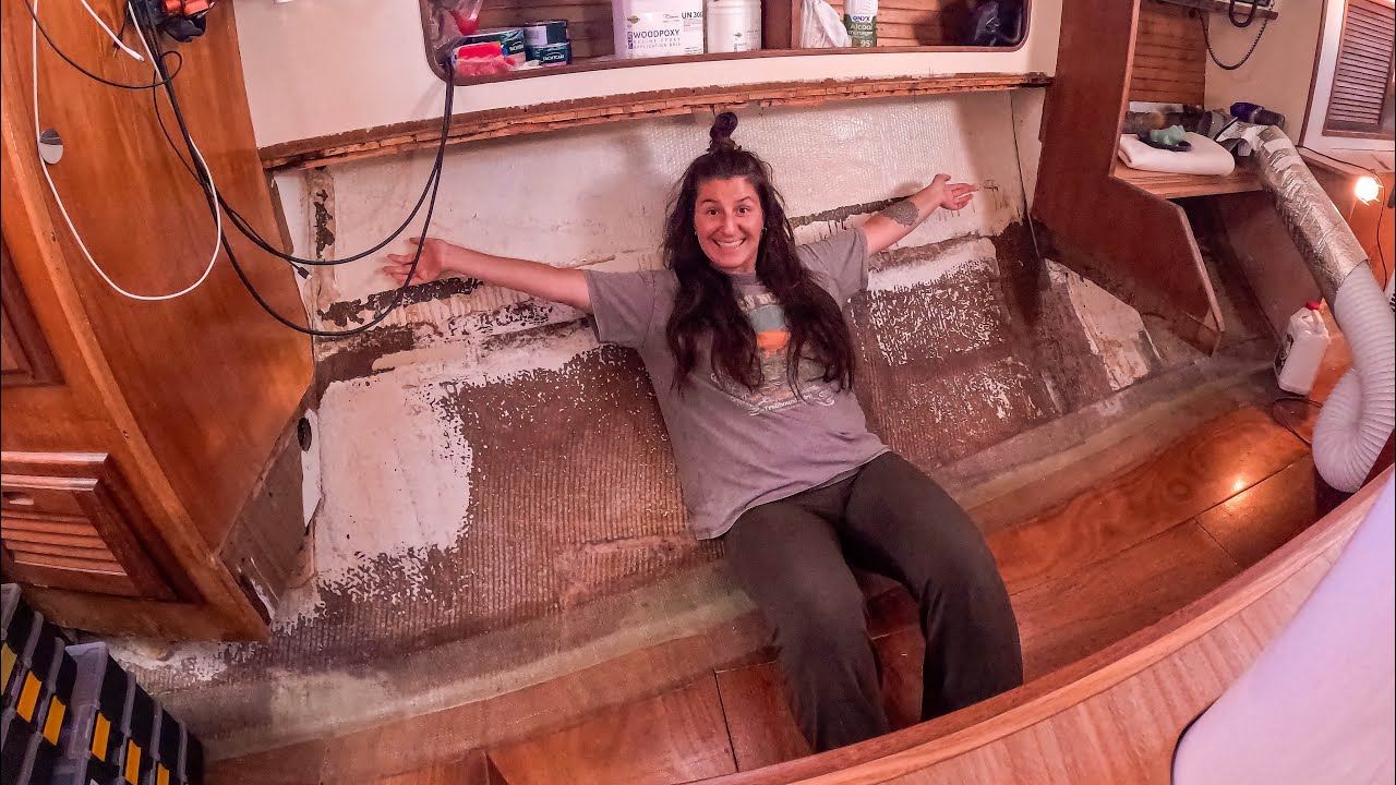 ⁣We Destroy MORE of Our 1€ Boat! | Interior Demolition