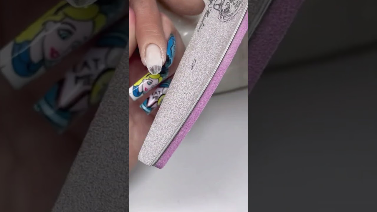 How to shape an almond nail 