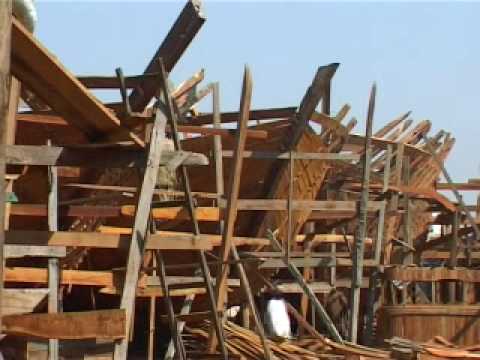 Boat Building at Karachi Fish Harbour By Aziz Sanghur.flv